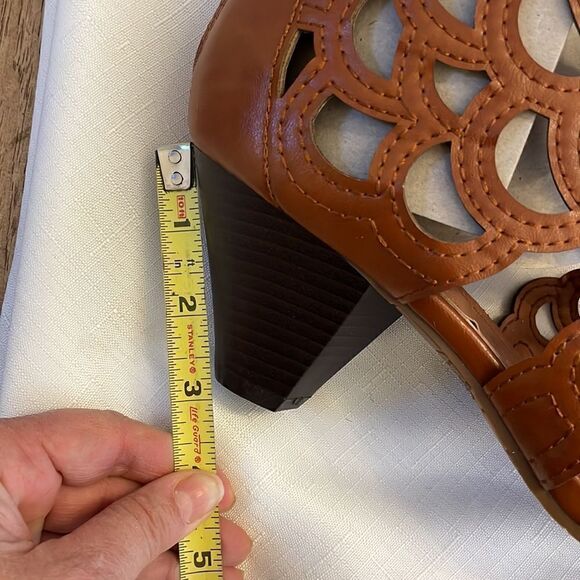 RASOLLI BROWN CUTOUT SHOOTIES. NEW IN BOX. - Picture 3 of 8